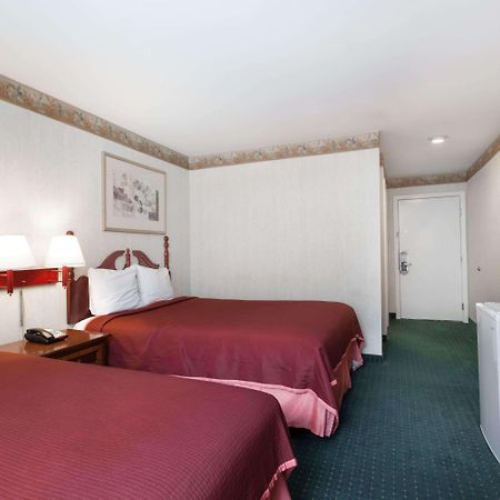 Travelodge By Wyndham Great Barrington Berkshires Экстерьер фото
