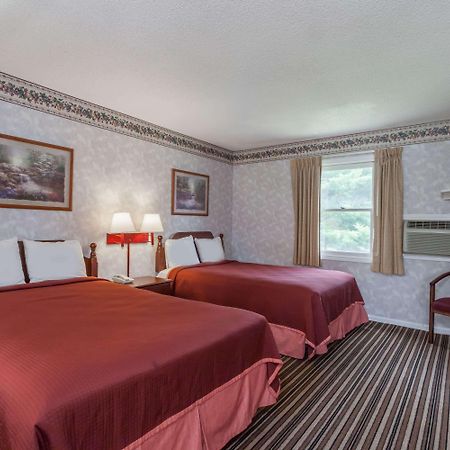 Travelodge By Wyndham Great Barrington Berkshires Экстерьер фото