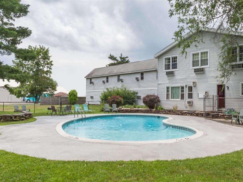 Travelodge By Wyndham Great Barrington Berkshires Экстерьер фото