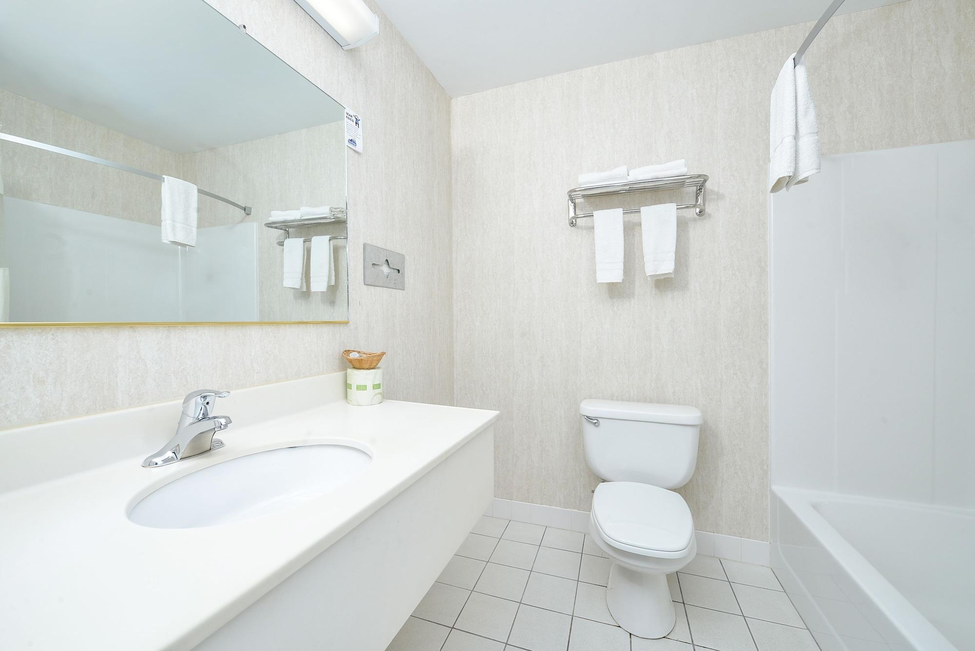 Travelodge By Wyndham Great Barrington Berkshires Экстерьер фото