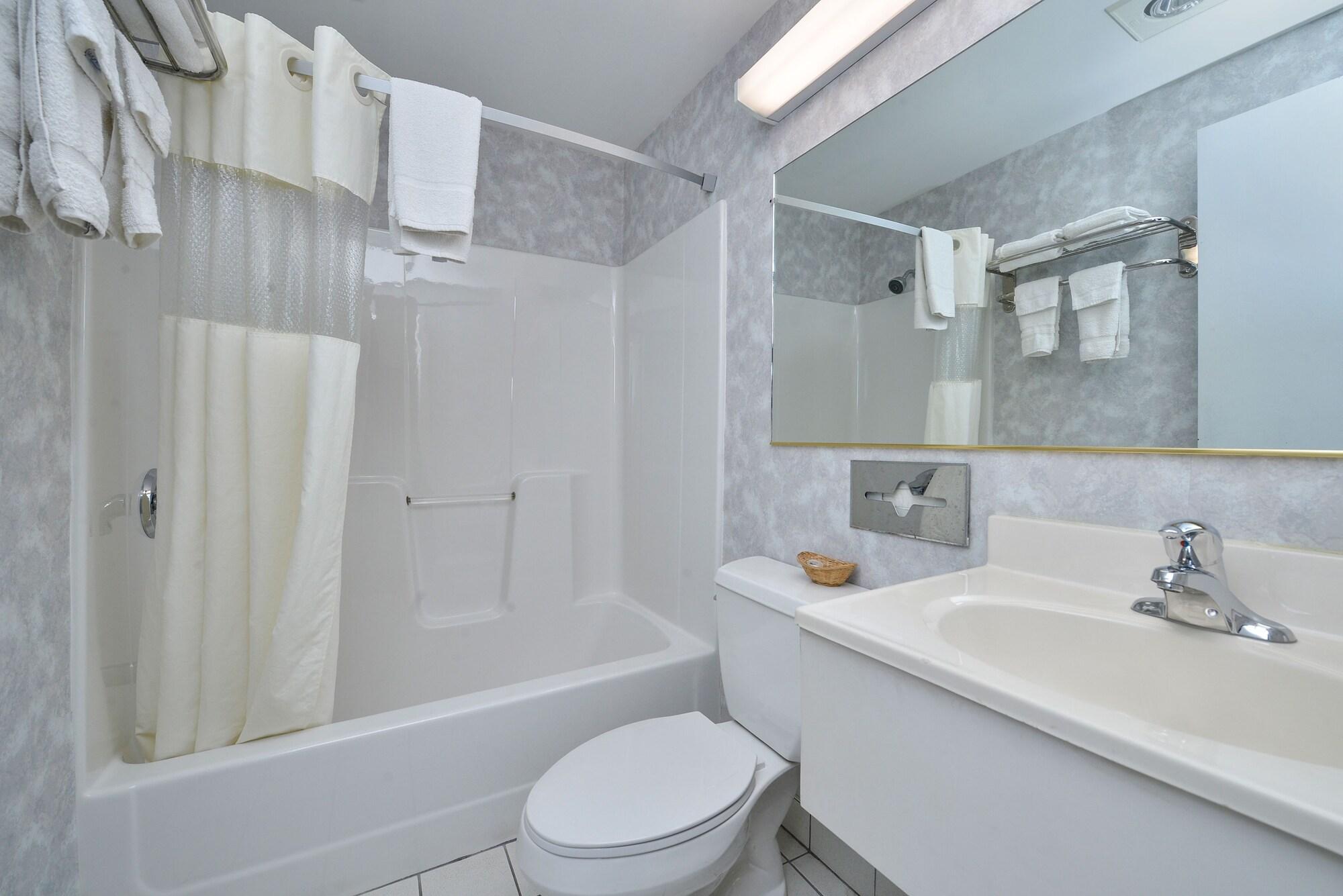 Travelodge By Wyndham Great Barrington Berkshires Экстерьер фото