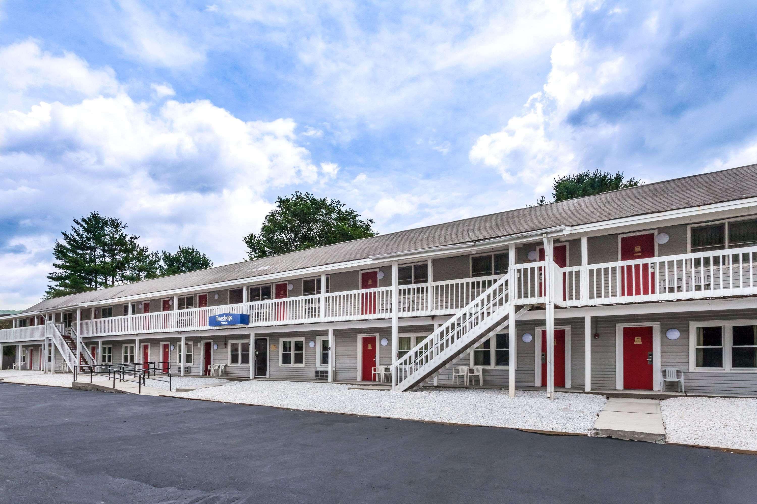 Travelodge By Wyndham Great Barrington Berkshires Экстерьер фото